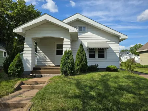 534 W Cedar St, Chippewa Falls, WI 54729
