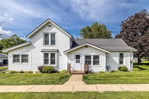 224 E Cowles St, Alma Center, WI 54611