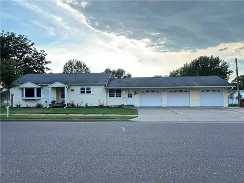 521 Oak St, Bloomer, WI 54724
