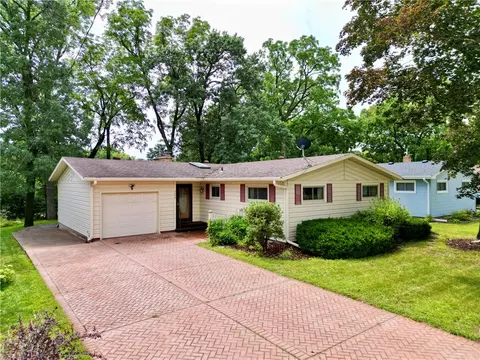 2029 E Lexington Blvd, Eau Claire, WI 54701