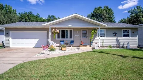 727 S Willson Dr, Altoona, WI 54720
