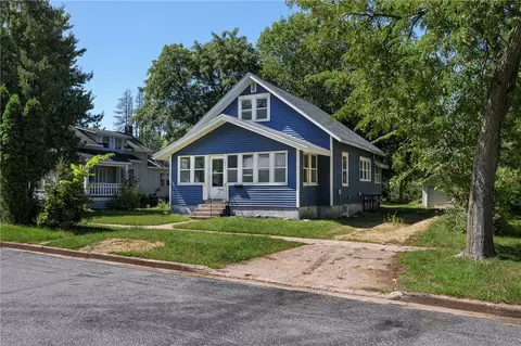 1607 7th St, Menomonie, WI 54751