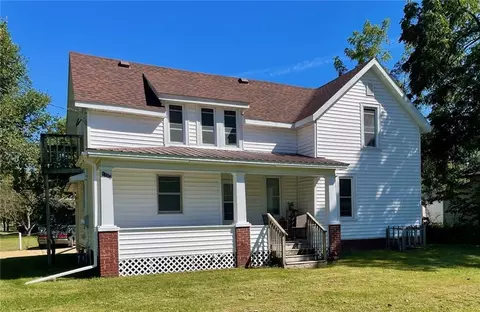 1702 7th St E #1, Menomonie, WI 54751