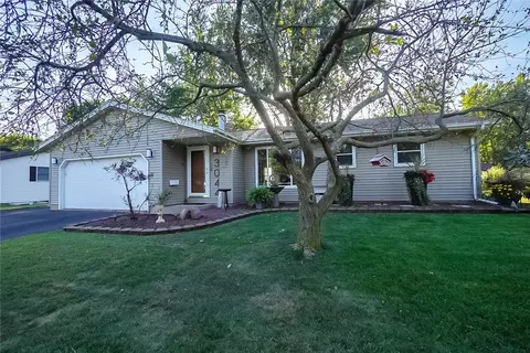 3044 Hartwood Dr, Eau Claire, WI 54703