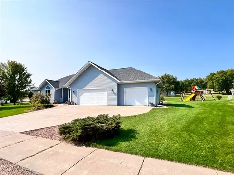 106 Royal Crest Dr, Rice Lake, WI 54868