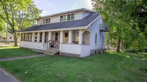 1019 9th St E #HOUSE, Menomonie, WI 54751