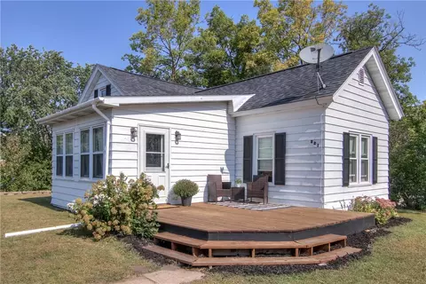221 Pine St, Chippewa Falls, WI 54729