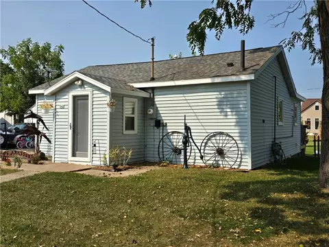 642 E Taft St, Blair, WI 54616