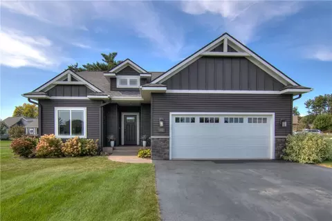 1862 Whistling Straits Dr, Altoona, WI 54720