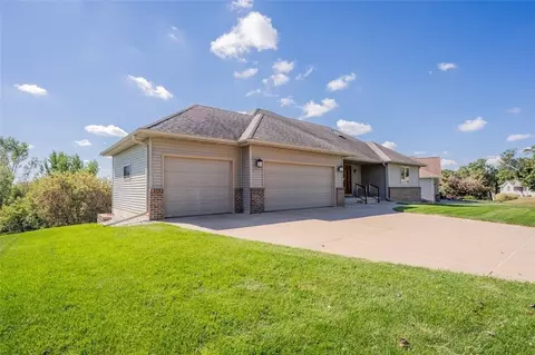 4417 S Oakwood Hills Pkwy, Eau Claire, WI 54701