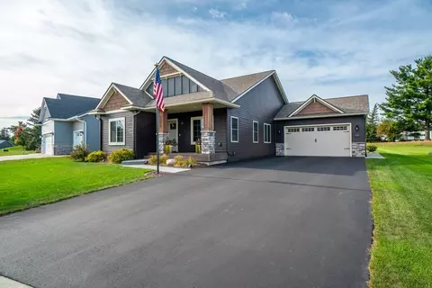 1712 St Andrews Dr, Altoona, WI 54720
