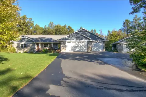 5972 Heathermoor Ln, Eau Claire, WI 54703