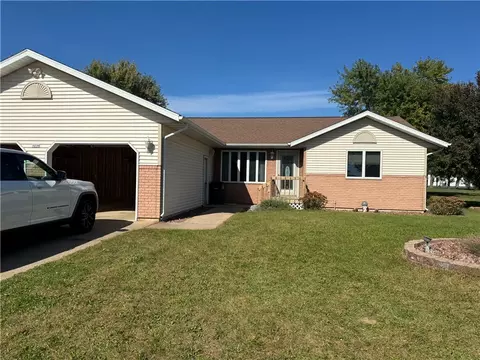 1014 E Taft St, Blair, WI 54616