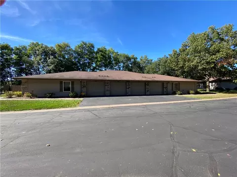 3623 Oak Tree Ln, Eau Claire, WI 54701