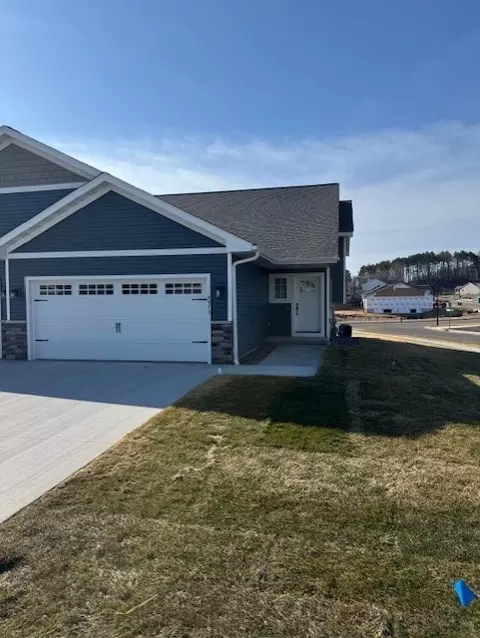 4973 Woodland Park Dr, Eau Claire, WI 54701