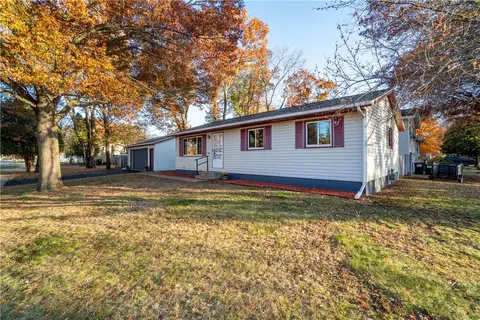 1311 Edgewood Ln, Eau Claire, WI 54703