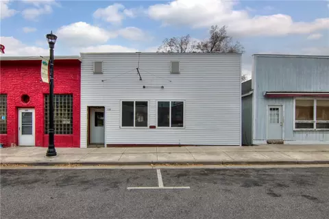 133 E Main St, Hixton, WI 54635