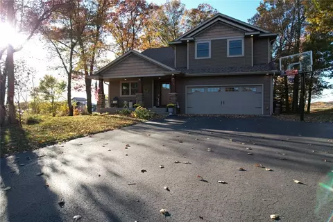 912 Sandalwood Dr, Altoona, WI 54720