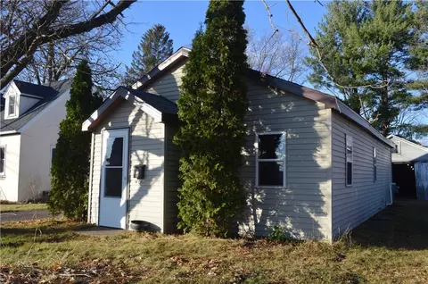 15 E Coleman St, Rice Lake, WI 54868