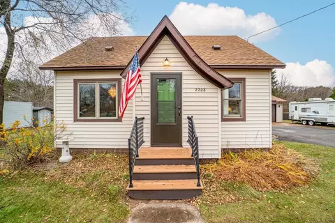 2208 Crescent Ave, Eau Claire, WI 54703