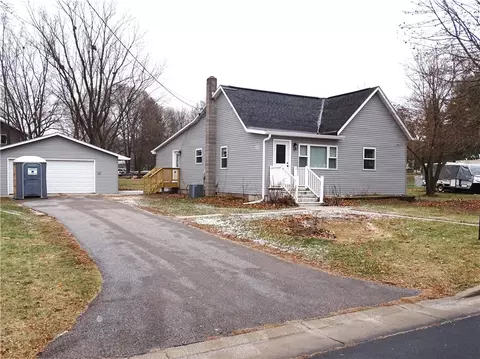 602 9th Ave E, Durand, WI 54736