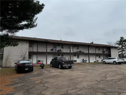 2421 Fryklund Dr #10, Menomonie, WI 54751