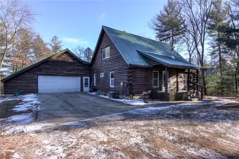 5325 S Shorewood Dr, Eau Claire, WI 54703