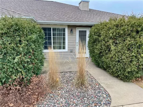 3313 S Robin Meadows Ln #3313, Eau Claire, WI 54701