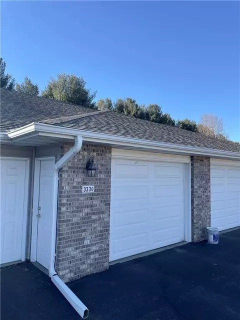 3330 S Robin Meadows Ln #3330, Eau Claire, WI 54701