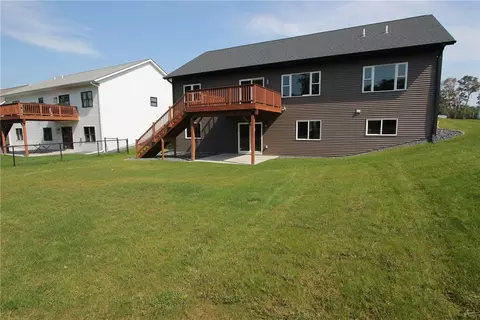 5010 Woodlands Dr, Eau Claire, WI 54703