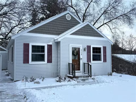 2728 Shale Ledge Rd, Eau Claire, WI 54703