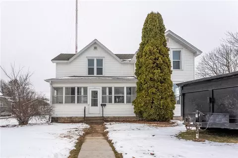 1034 Warren St, Chippewa Falls, WI 54729