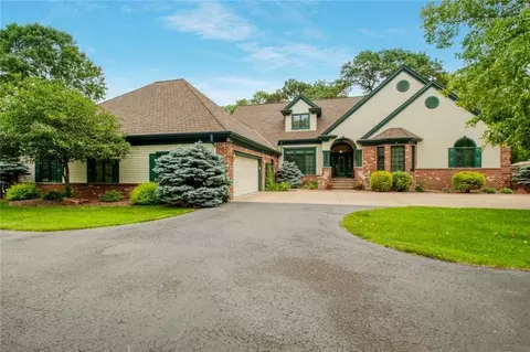 3240 Davis Dr, Eau Claire, WI 54701