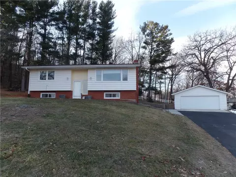 1031 Prissel St, Durand, WI 54736