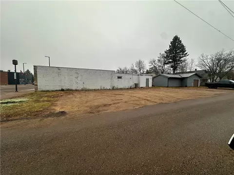610 N Bridge St, Chippewa Falls, WI 54729