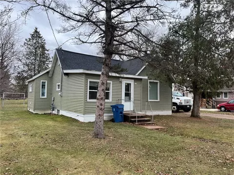 611 S 7th St, Cameron, WI 54822