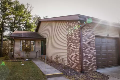 616 Woodridge Ct, Menomonie, WI 54751