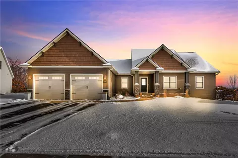 4769 S Oakwood Hills Pkwy, Eau Claire, WI 54701