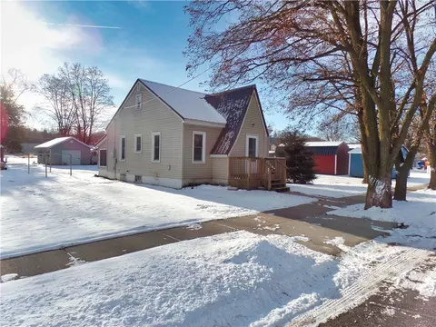 211 E Madison St, Durand, WI 54736
