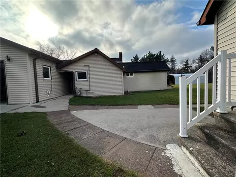 139 W 5th St, Black River Falls, WI 54615