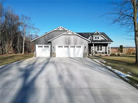 s8653 Cottonwood Circle, Eau Claire, WI 54701
