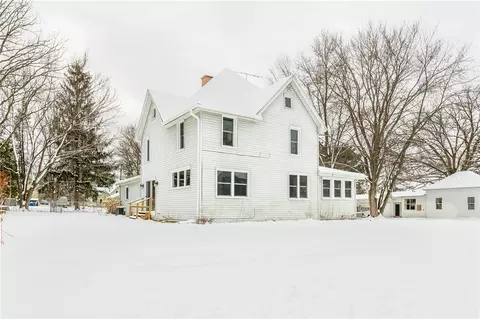 334 E 2nd Ave, Stanley, WI 54768 photo 2