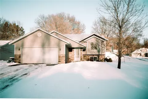 2418 Kenora Pkwy, Eau Claire, WI 54703