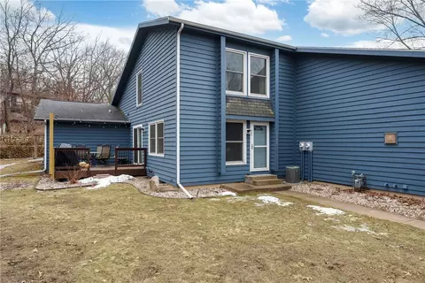 4622 Woodridge Dr #2, Eau Claire, WI 54701