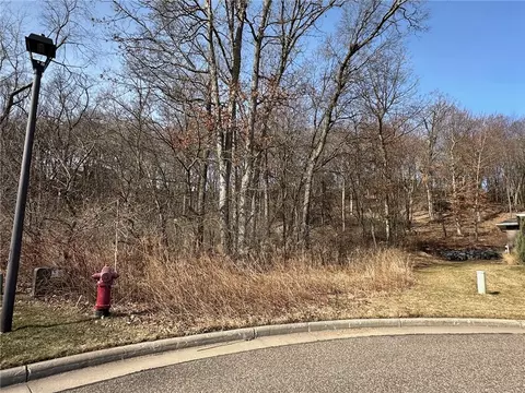 4419 Fairfield Ct, Eau Claire, WI 54701