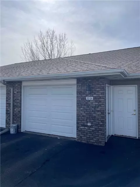 3356 S Robin Meadows Ln #3356, Eau Claire, WI 54701