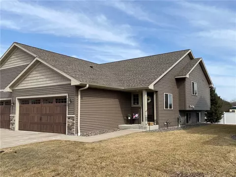 5685 Green Park Dr, Eau Claire, WI 54703