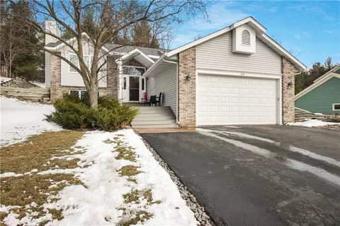 319 Hampton Ct, Altoona, WI 54720