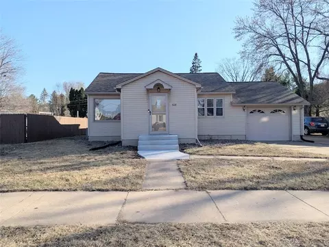 608 20th Ave W, Menomonie, WI 54751