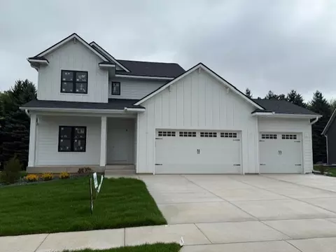 5049 Timber Bluff Dr, Eau Claire, WI 54701